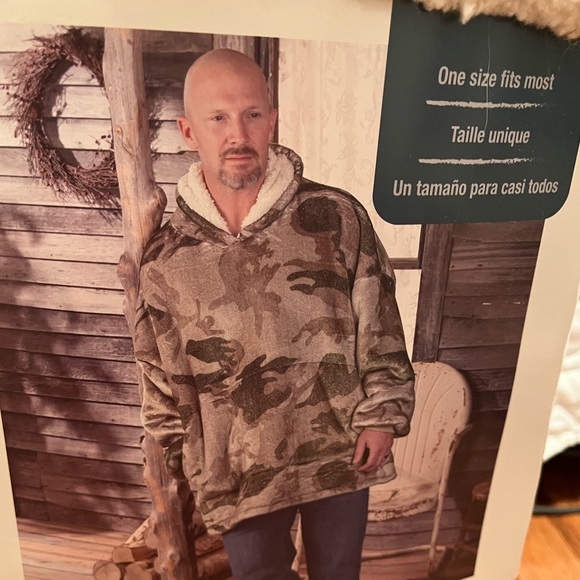 NIP - White River Home Cozy Long Sleeve Hoodie, Outfitter Camo - Picture 2 of 7